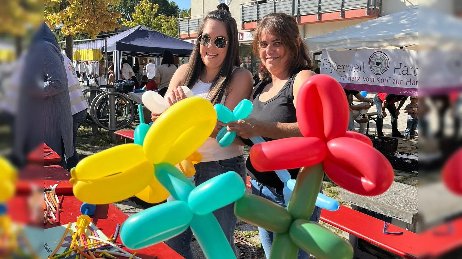 Lustige Luftballonfiguren gibt es auf dem Kinderfest. Dazu ein vielfältiges Programm, das vom Torwandschießen bis zum Basteln reicht und für alle etwas zu bieten hat.  (Foto: Gemeinde Neufahrn)