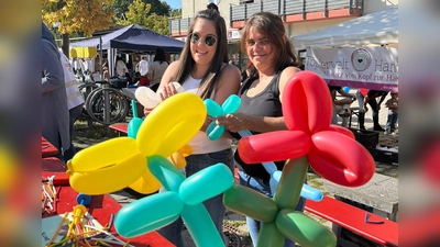 Lustige Luftballonfiguren gibt es auf dem Kinderfest. Dazu ein vielfältiges Programm, das vom Torwandschießen bis zum Basteln reicht und für alle etwas zu bieten hat.  (Foto: Gemeinde Neufahrn)
