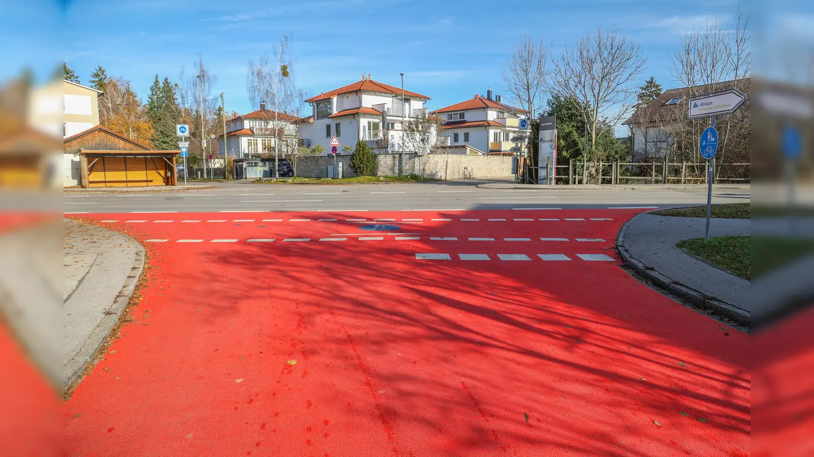 Nicht zu übersehen: der Einmündungsbereich in die Summerstraße von der Mühlfelder Straße kommend. (Foto: Gemeinde Herrsching)