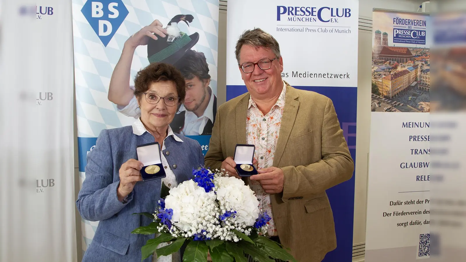 Die Preise gingen an Monika Baumgartner und Helmut Schleich. (Foto: Widmann)