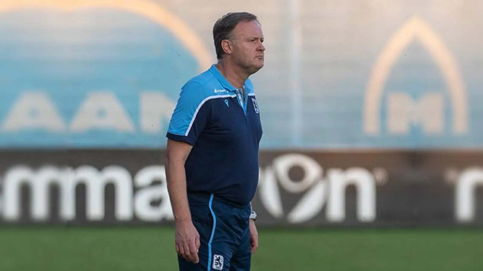 Gesperrt: Löwen-Ausbilder Frank Schmöller.  (Foto: Anne Wild)