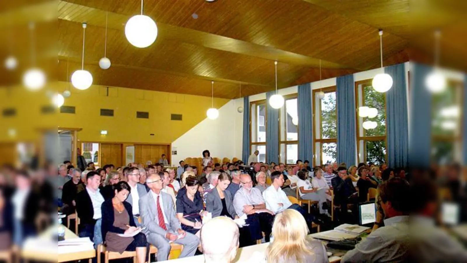 Gut besucht war die Erörterung zur Hochäckerstraße im Gemeindesaal von St. Michael.	 (Foto: aha)