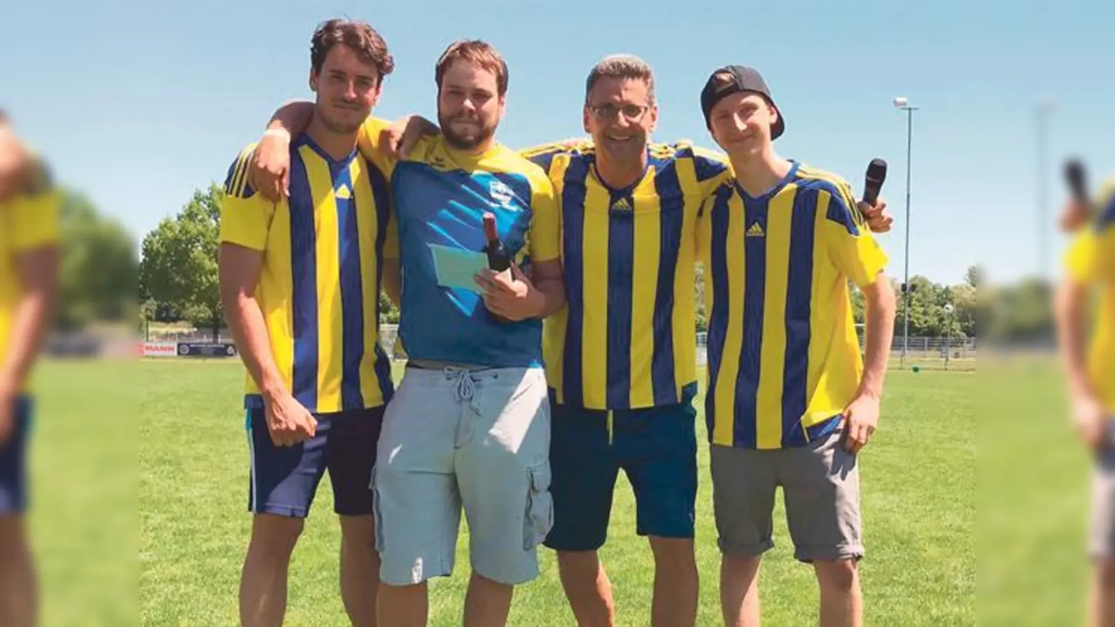 Der Poinger Fußball-Abteilungsleiter Carsten Schmidmeir (Zweiter von links) hat sein Amt niedergelegt.	 (Foto: Verein)