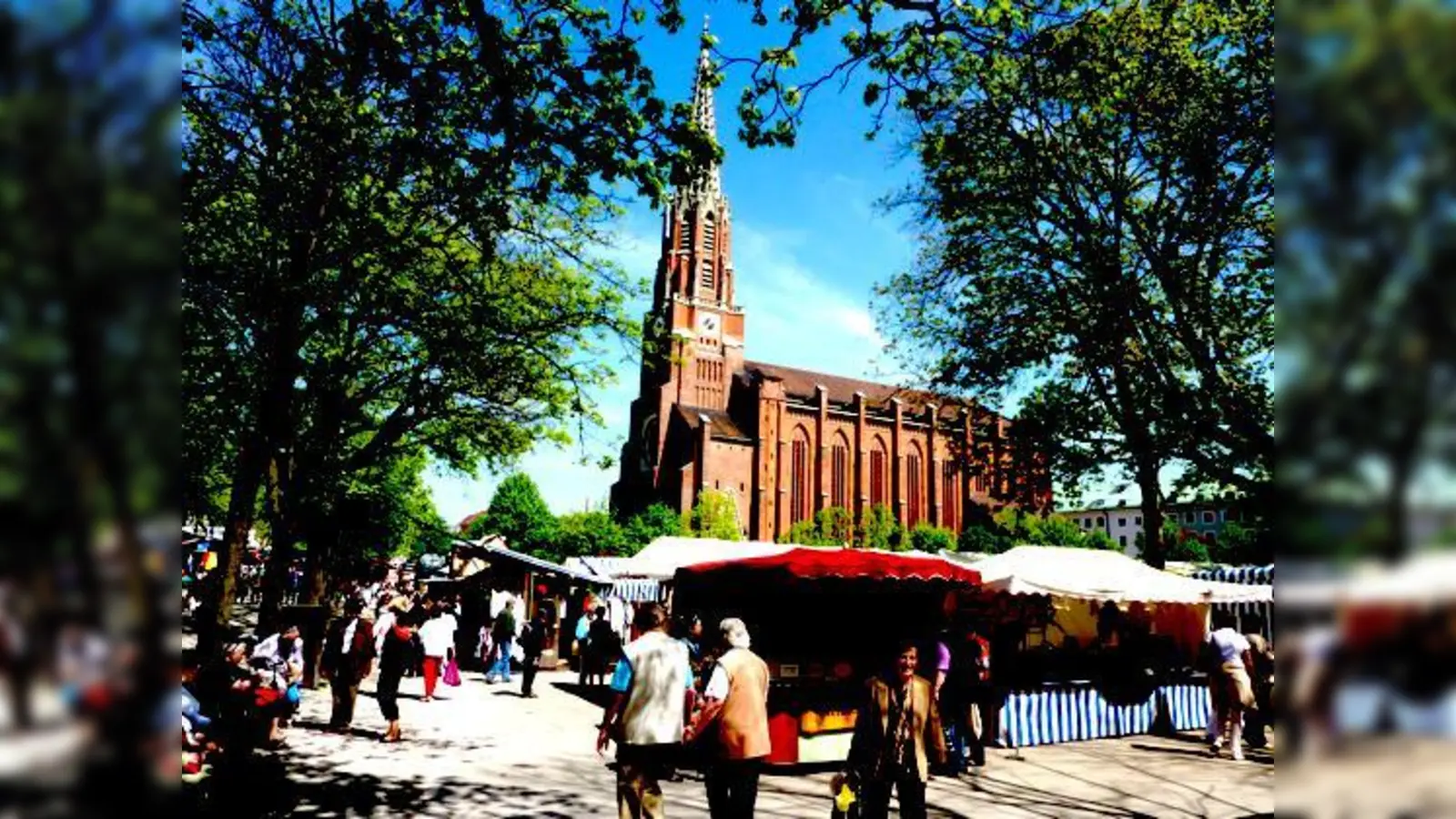 Die Mariahilfkirche thront über dem Markttreiben der Auer Maidult.	 (Foto: pb)