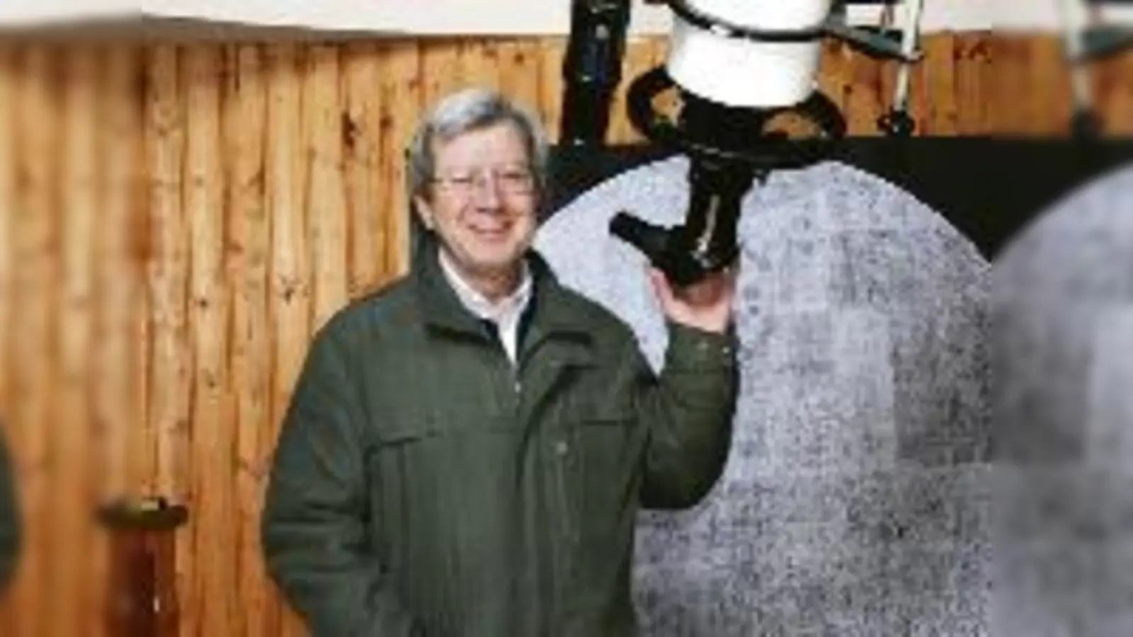 Beim Tag der offenen Tür, 29. März, entführt Peter Stättmayer die Besucher in die Weiten des Weltalls. Bereits 1947 blickten die ersten Münchner von der Volkssternwarte aus in den Himmel. 	 (Fotos: VA)