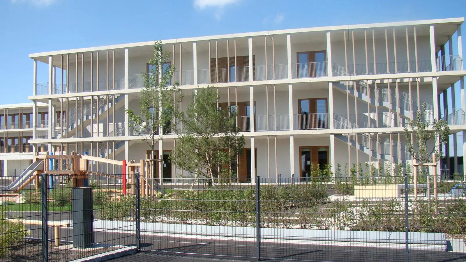 Die Grundschule an der Gustl-Bayrhammer-Straße war die erste Bildungseinrichtung im neuen Stadtviertel Freiham. (Foto: pst)
