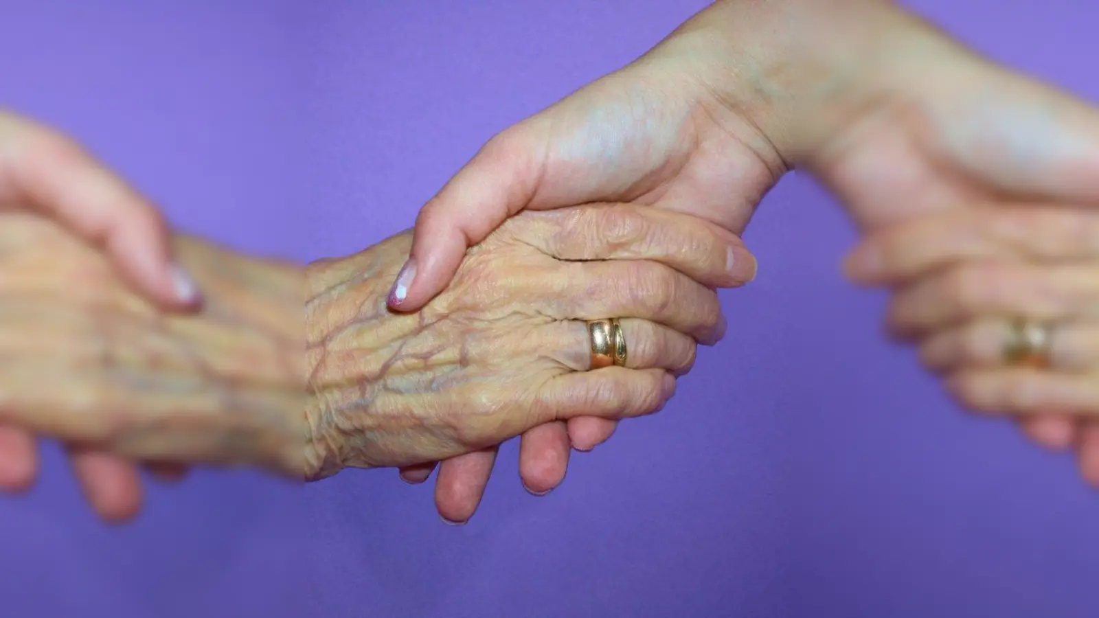 Menschen erkranken und sterben - dieser Wahrheit stellen sich die Wenigsten. Wer betroffen ist oder sich unverbindlich informieren möchte, ist richtig bei der offenen Führung des Christophorus Hospiz Vereins. (Foto: Rike / pixelio.de)