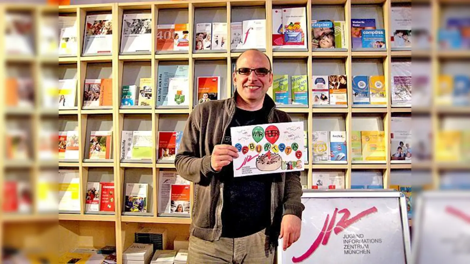 Der Sozialpädagoge Stephan Hadrava und seine Kollegen freuen sich, den einjährigen Geburtstag des Standortes in der Innenstadt zu feiern.	 (Foto: au)
