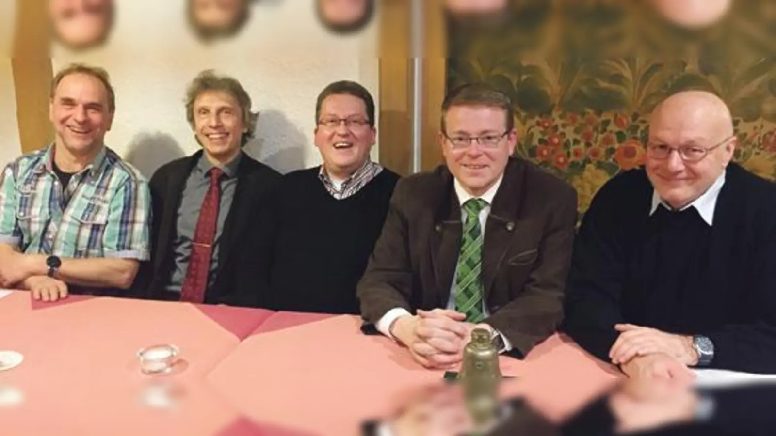 Der neue (alte) Vorstand beim Männerchor Kirchseeon: Thorsten Steinkopff, Rolf Geber,  Michael Riedel, Gabor Fischer und Heinz Geistlinger (v. li.). 	 (Foto: Männerchor)
