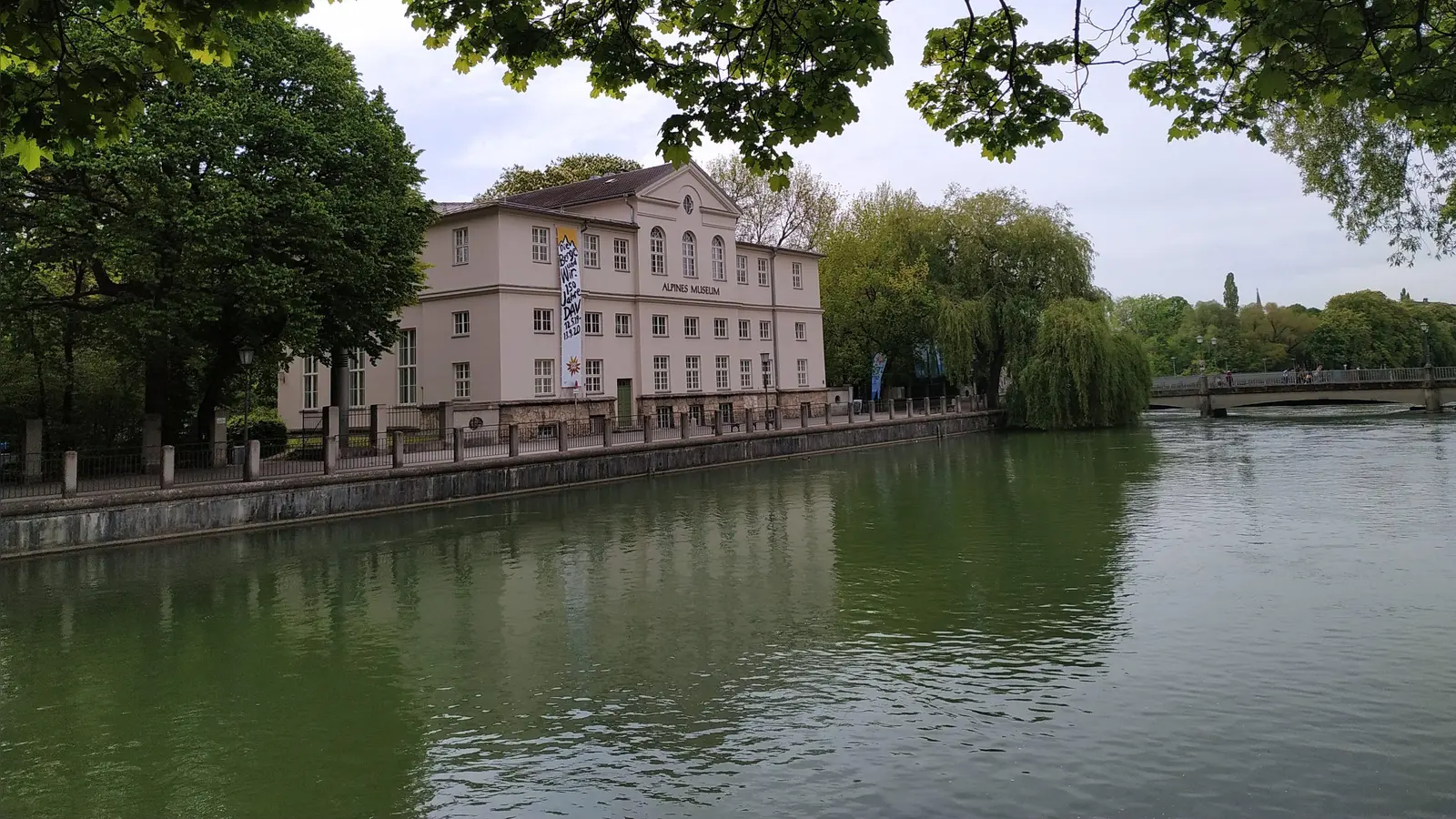 Die Tour führt über die Praterwehrbrücke mit der einstigen Floßgasse zur Praterinsel. (Archivbild: std)