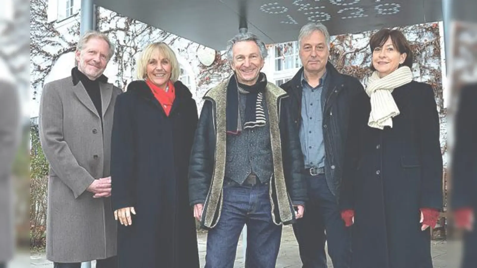 Kurator Dr. Stefan Graupner, Bürgermeisterin Gabriele Müller, Künstler Werner Mally, Klinik Geschäftsführer Jörg Hemmersbach, Kuratorin Dr. Erika Wäcker-Babnik (von links nach rechts).	 (Foto: Gemeinde Haar)