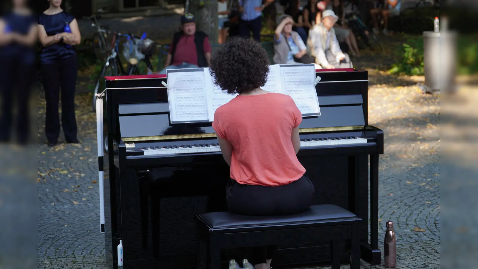 Mit „Street Art Song”, 30 Mini-Konzerten auf Straßen und Plätze, wird das Hidalgo-Festival eröffnet. (Foto: Ronja Ott)