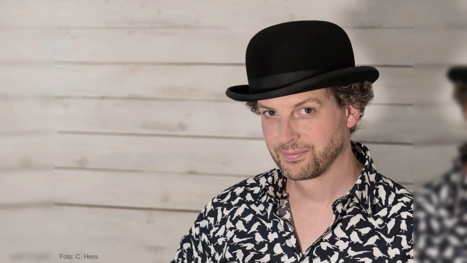 „Liedkunst-Kabarett” nennt Ramon Bessel seine „Lieder zum Festhalten”. (Foto: C. Hess)