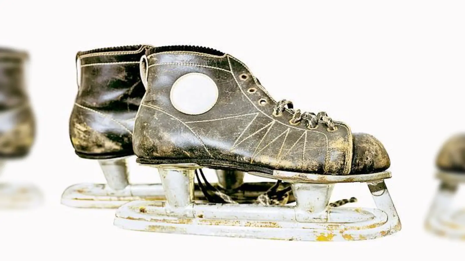 Sie haben noch alte Schlittschuhe aus Ihrer Jugend? Dann nichts wie raus damit, fotografieren und mitmachen!	 (Foto: photos.com)