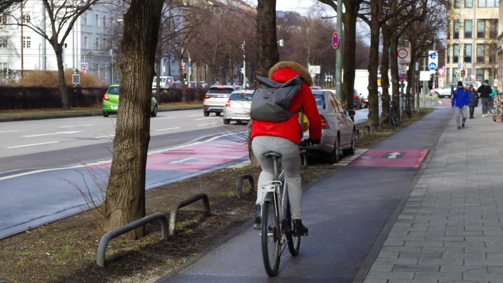 Bisher kann man in der Landshuter Allee nur in eine Richtung radeln. (Foto: Beatrix Köber)