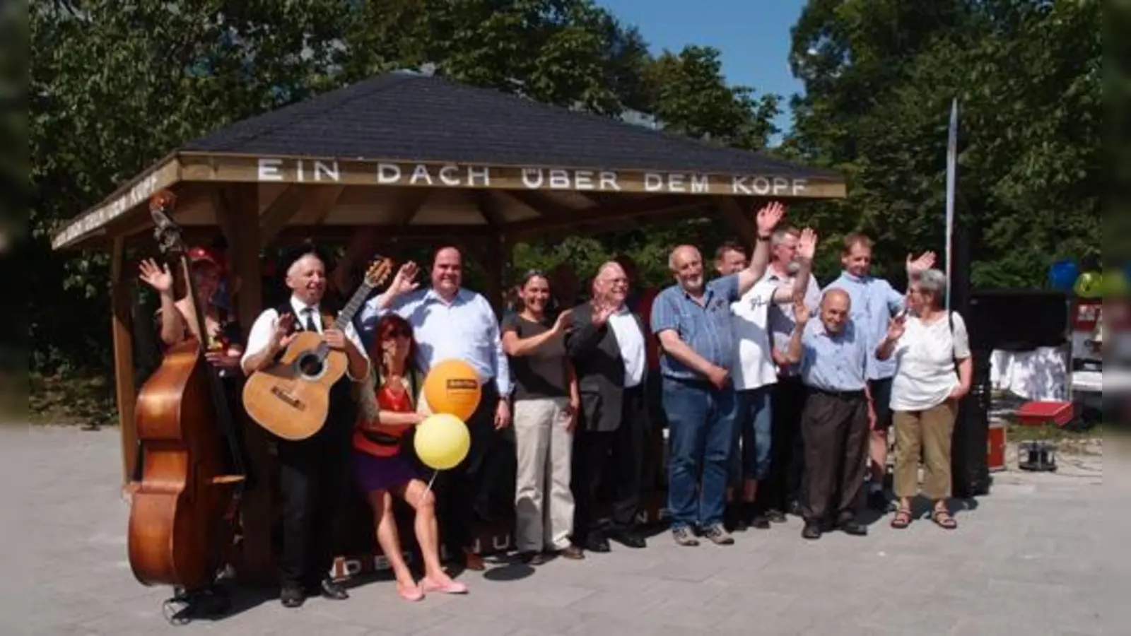 Da die Kunstinstallation „Obdach”, die im Juli eingeweiht worden war, von privaten Gruppen für nächtliche Treffen genutzt wurde, wird sie nun vorzeitig abgebaut, um der nächtlichen Ruhestörung entgegen zu wirken.  (Foto: VA)
