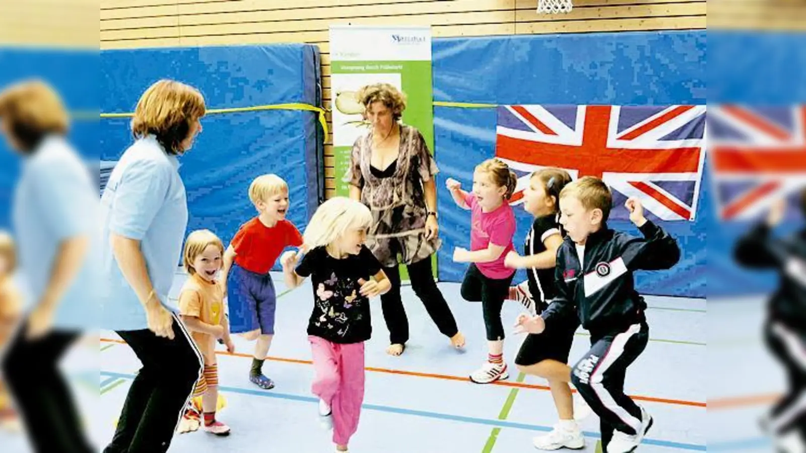 Children like to jump  hüpfen macht Spaß und nebenher ein bisschen englisch lernen auch.	 (Foto: VA)