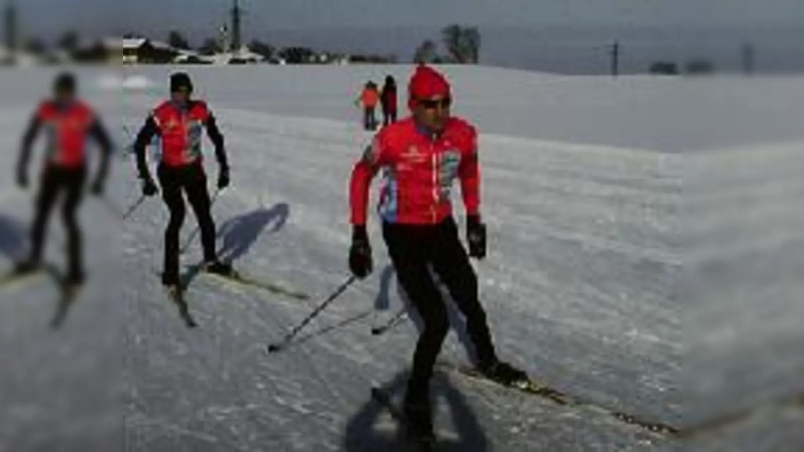 Statt auf dem Sattel geht es mit Langlaufski und Stöcken zum Konditionstraining durch den Schnee. 	 (Foto: Verein)