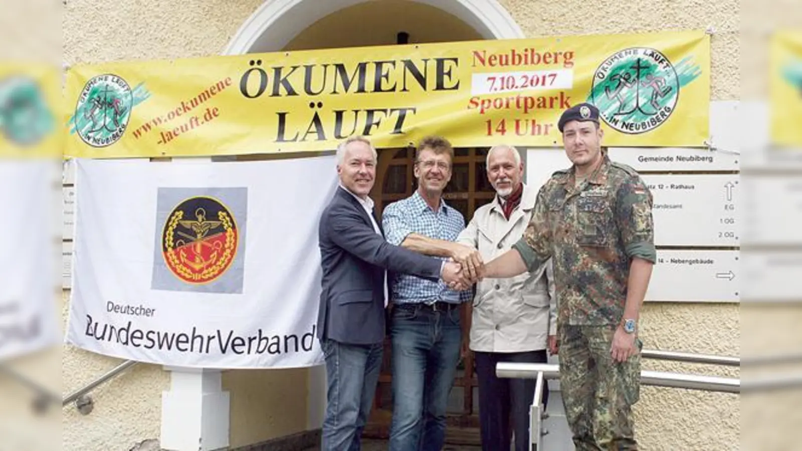 Der Schirmherr der Veranstaltung, Bürgermeister Günter Heyland, Gerhard Juse,  Rüdiger Berger (Orga-Team) und Leutnant Dustin Sennewald freuen sich auf viele Läufer.	 (Foto: VA)