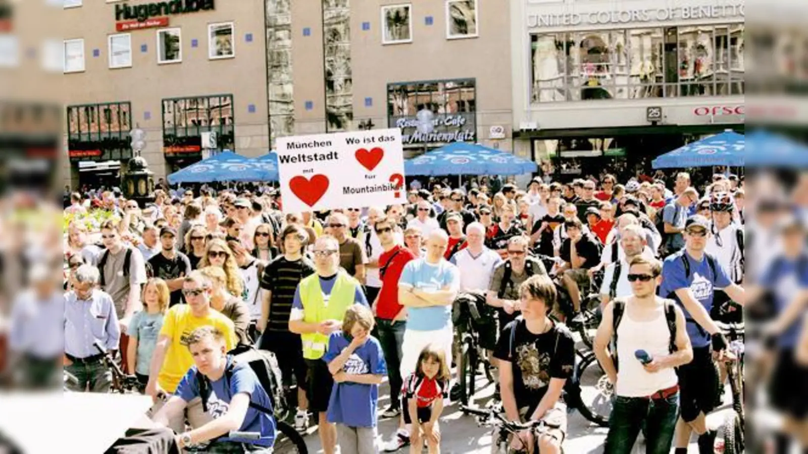 600 Biker demonstrierten am vergangenen Samstag gegen den Abriss ihres BMX-Parcours in Grünwald.    (Foto: mst)
