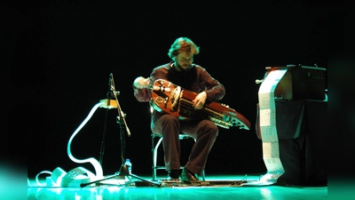 Germán Diaz spielt die spanische Zanfona, eine Drehleier. Begleitet wird er von Antonio Bravo. (Foto: Fernando Fuentes)