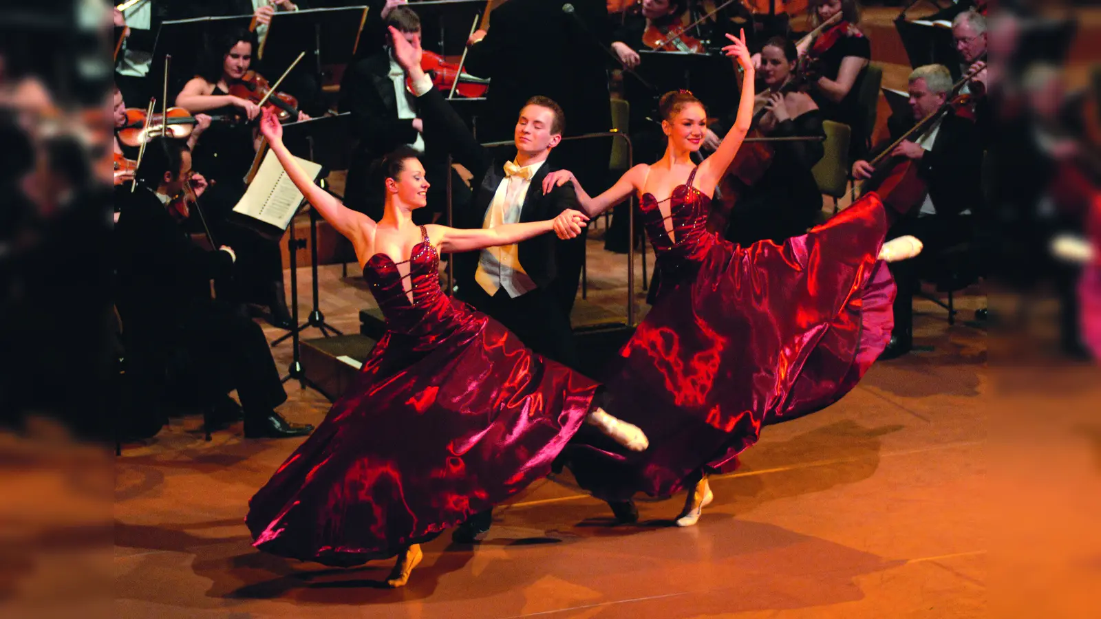 Das K&K Ballett Leipzig tanzt dazu. 