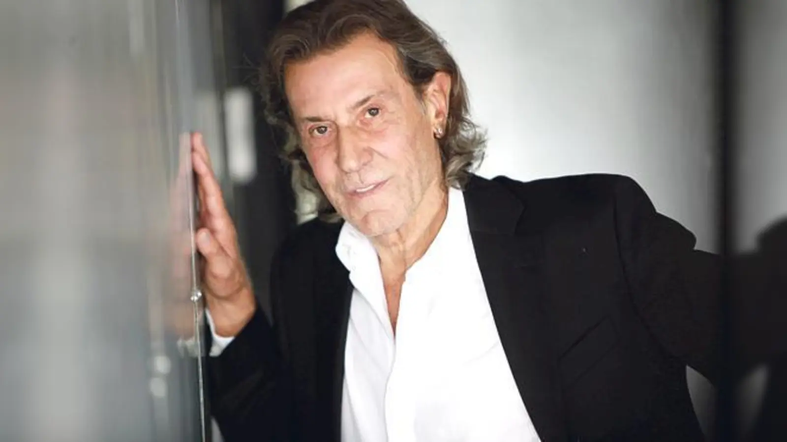 Der Singer-Songwriter Albert Hammond macht am 23.  November Station in der Stadthalle.	 (Foto: VA)