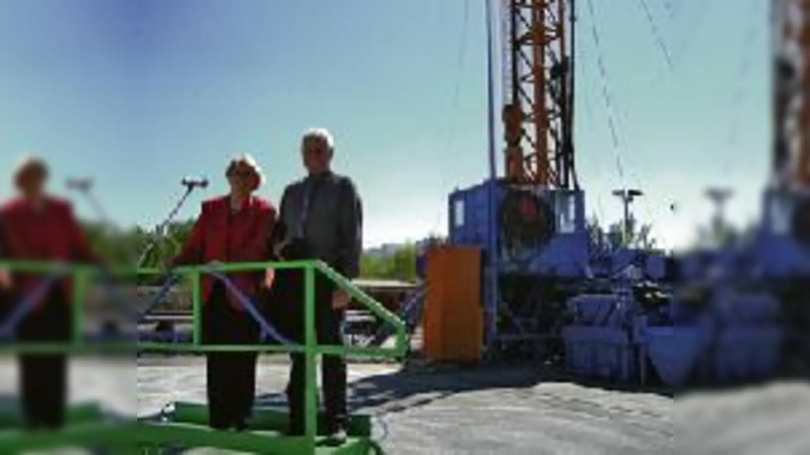 Erste Bürgermeisterin Hannelore Gabor und Daniel Klotz, Geschäftsführer der AR Recycling und Motor der »Energie-Wende Garching«.	 (Foto: Stadt Garching)