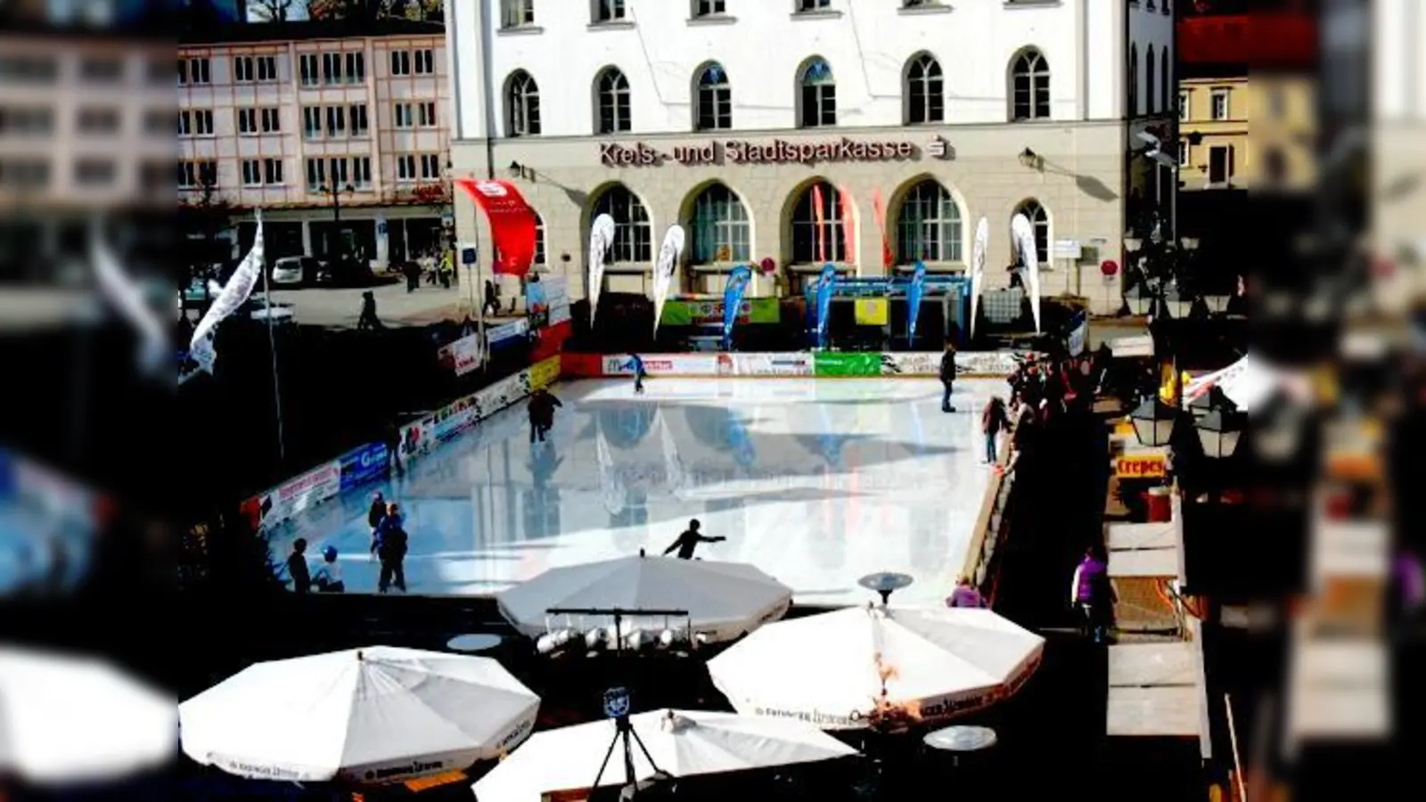 Die Eiszeit auf dem Schrannenplatz ist ein Höhepunkt für Groß und Klein.	 (Foto: Ardeo)