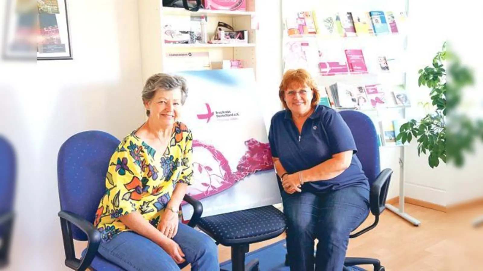 Ein Stuhl wäre noch frei! Über Unterstützung freuen sich die beiden Vereinsvorsitzenden Heidi Feyel und Renate Haidinger. 	 (Foto: hw)