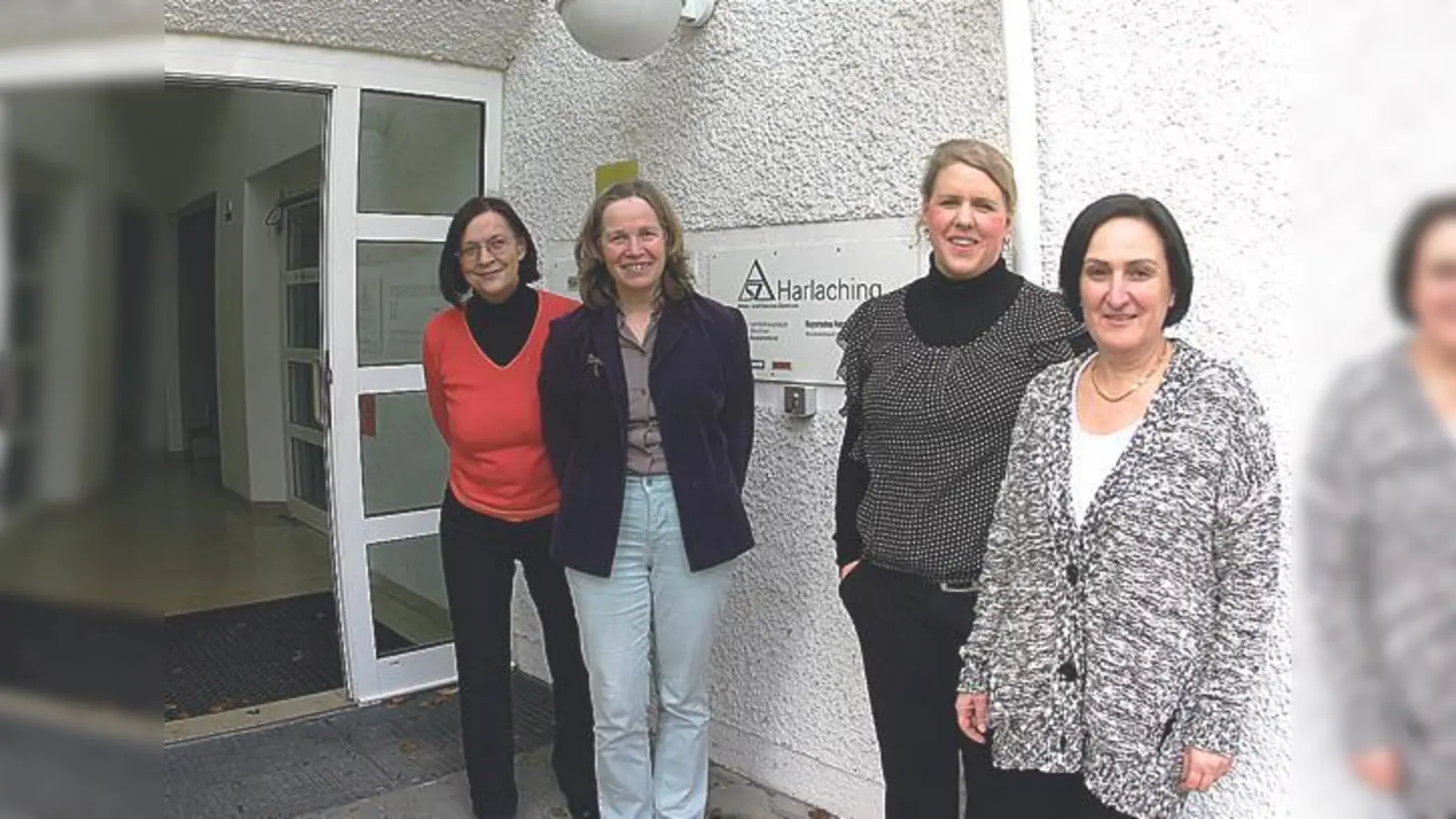 Offene Tür für die Senioren im Stadtteil und ein tolles Programm: Das Team vom ASZ Harlaching mit den Pädagoginnen Monika Weigl, Christine Gasteiger, Leiterin Jasmin Koch und Sonja Pejhan (Verwaltung). 	 (Foto: HH)