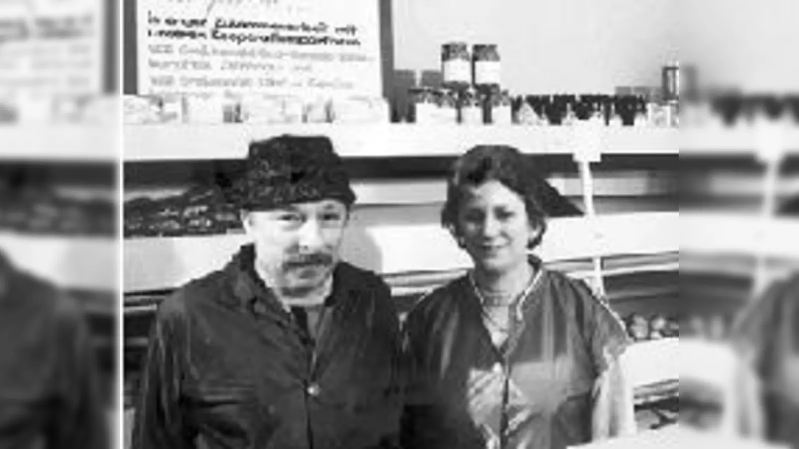 Mal wieder keine Bananen: die Schützes in ihrem  (HO-Gemüseladen.Foto: VA)