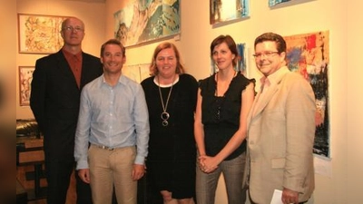 Das ist der neugewählte Vorstand für den Verein Aktives Pasing: Dieter Jannsen vom Schreibpavillon, Florian Boniberger von Boniberger Herrenmode, Jutta Nestler von Nestler Moden, Antje Dürrfeld von der St. Jakobs Apotheke in Vertretung für Martin Dürrfeld und Francesco Ansini von Ansini Optik. (Foto: US)