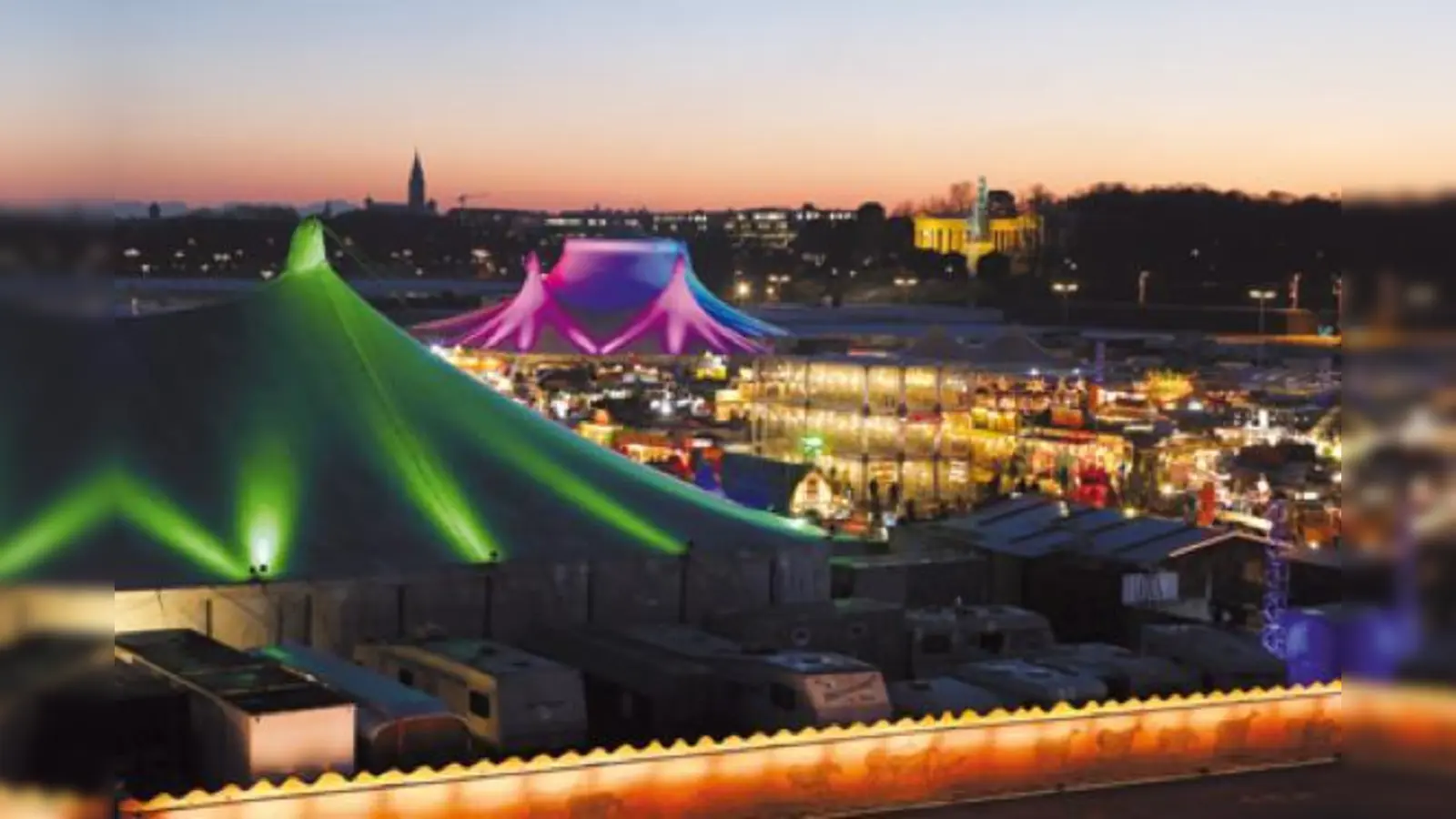 Das Winter-Tollwood ist eine Vergnügungsmeile mit einem wohlmeinenden erhobenen Zeigefinger.	 (Foto: Bernd Wackerbauer)