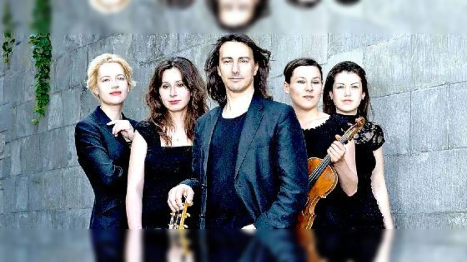 Am Samstag tritt Pippo Pollina mit dem Piccola  Orchestra Altamarea in der LMU auf. 	 (Foto: VA)