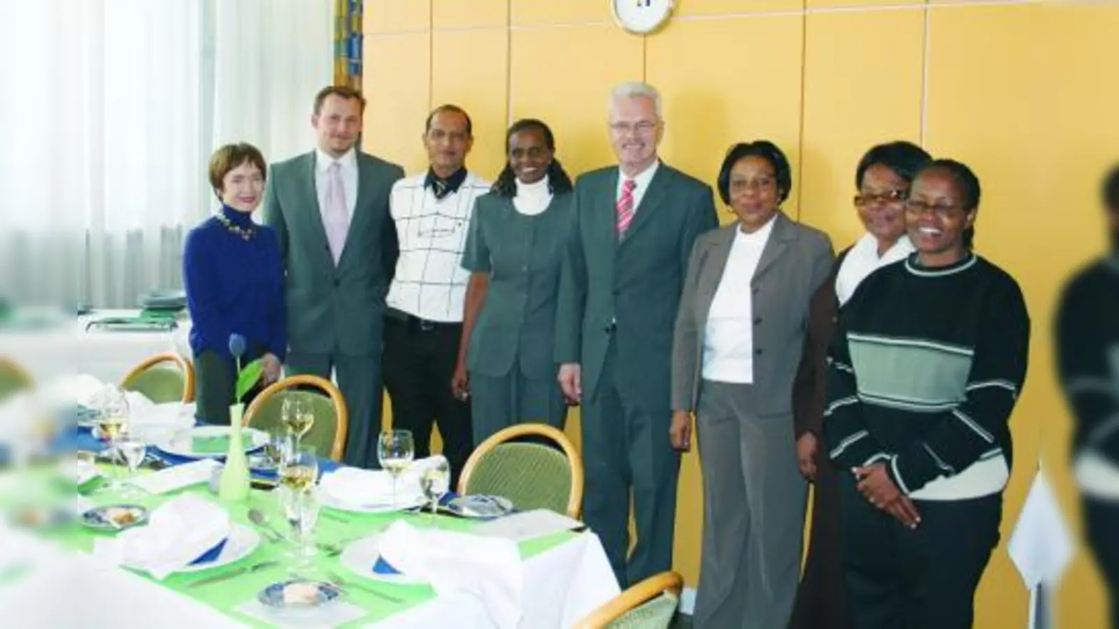 Anna Berghammer, Konrad Teichert (Hanns Seidel Stiftung), Ibrahimu Mussa, Maria Mmari (Ministry of Natural Resources and Tourism), Hans Passian (Kermess), Agnes Mziray, Flora Hakika und Mary Tagalile (Ministry of Natural Resources and Tourism) (Foto: pi)