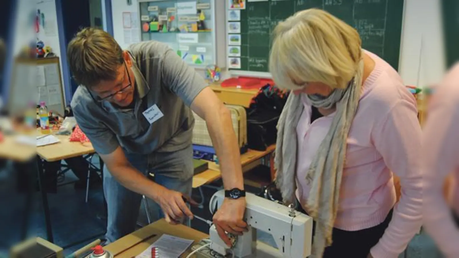 Von der Nähmaschine bis hin zum kaputten Fahrrad lässt sich so einiges im Repair Café wieder in Gang bringen. 	 (F.: VA)