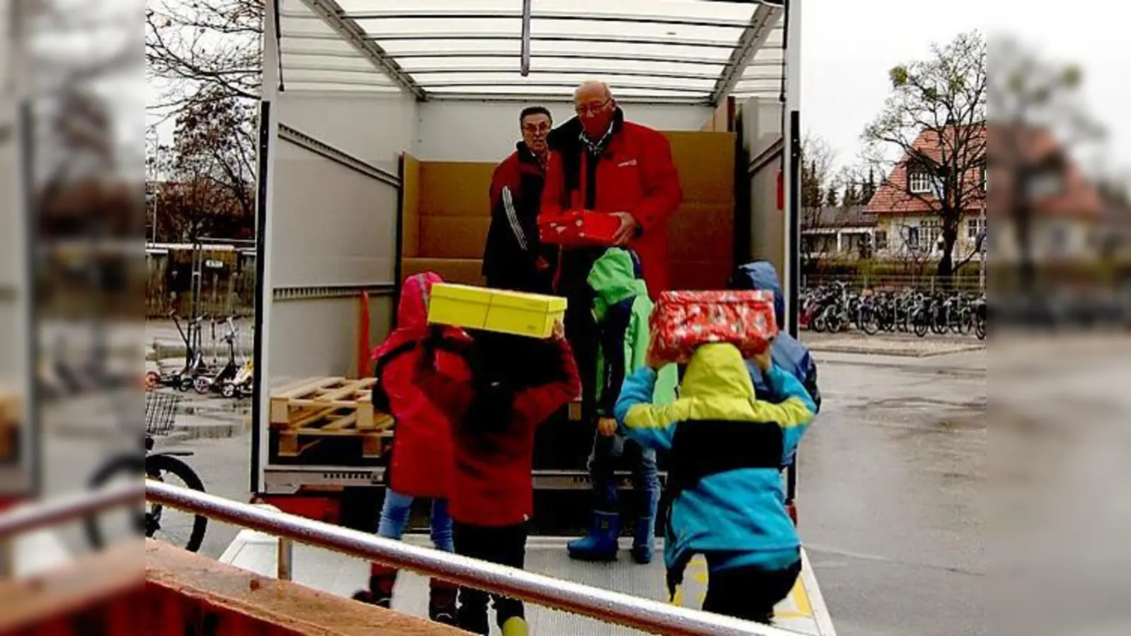 Die Schüler der Geraschule beteiligen sich an der bayernweiten Aktion »Geschenk mit Herz«.  (Foto: VA)