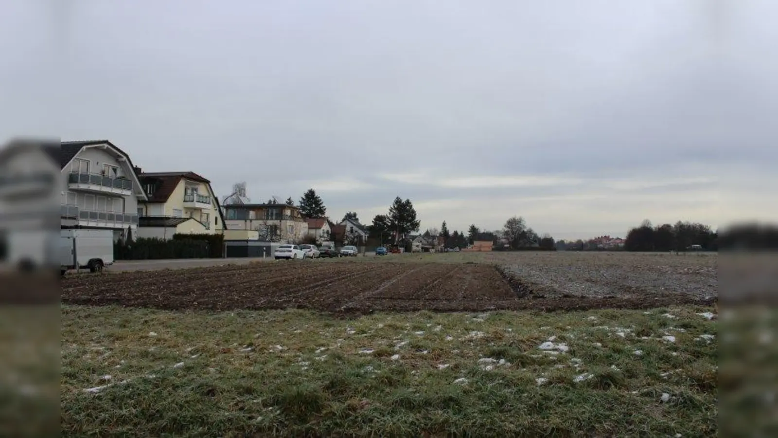 Auf der Fläche im Bereich der Theodor-Fischer-Straße/ Pasinger Heuweg soll die neue Grundschule entstehen. (Foto: sb)