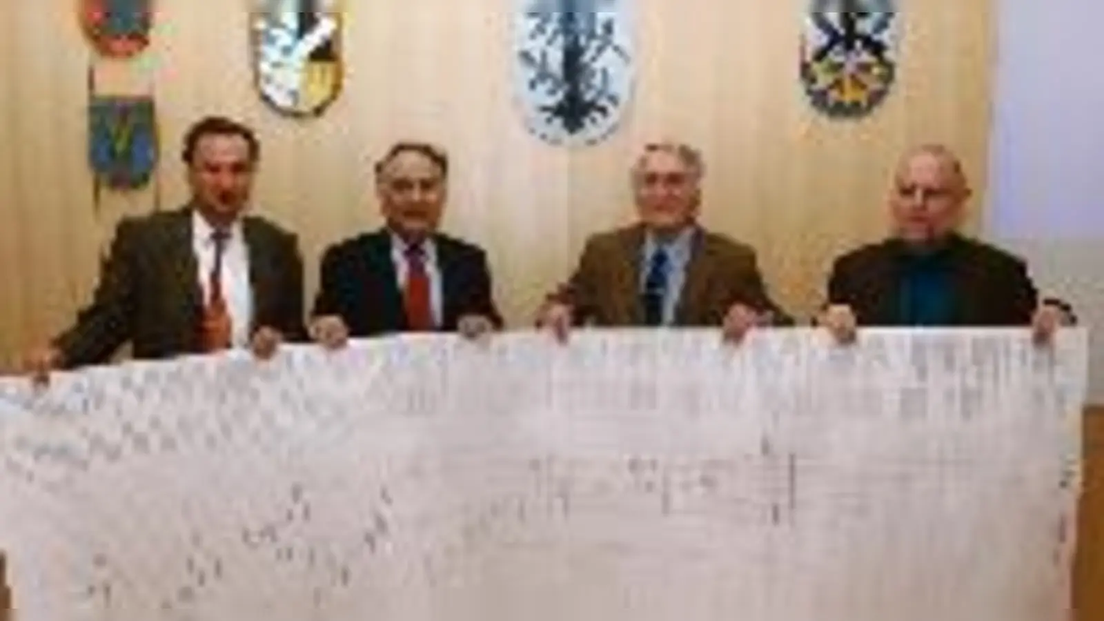 (V. li.) Ingenieur S. Schubert sowie Alt-Bürgermeister L. Baumann (Feldkirchen) sowie die Bürgermeister von Aschheim und Kirchheim, H. Englmann und H. Hilger.  (F.: Archiv)