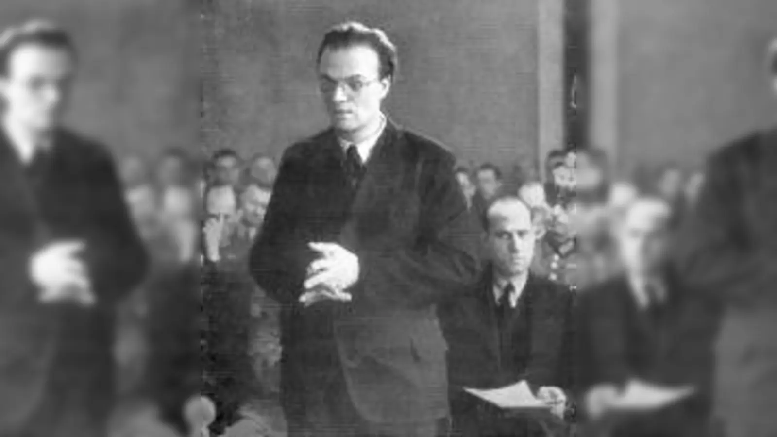Das Todesurteil stand von Anfang an fest: Pater Delp vor dem Volksgerichtshof der Nazis.	 (Foto: Erdiözese)