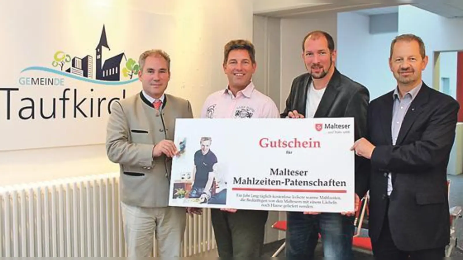 Malteser Landkreisbeauftragter Christoph Graf von Brühl, Taufkirchens Bürgermeister Ullrich Sander, Andreas Bayerle, Sozialreferent der Gemeinde Taufkirchen und Dieter Wünsche, Malteser Bezirksgeschäftsführer.	 (Foto: Krill)