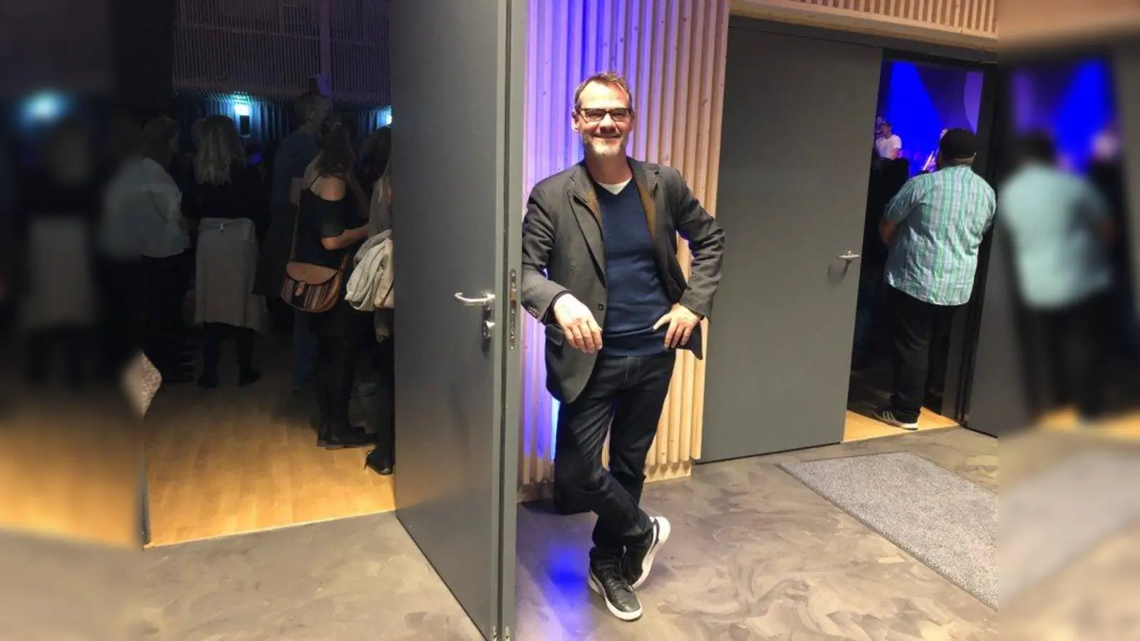 Stolz auf sein „Baby” - Pöckings Kulturreferent Albert Luppart. (Foto: pst)