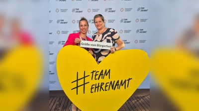 Sabine Spieler und Nicole Hüppauf vom Verein für Lebensmittelrettung und gegen Ressourcenverschwendung e.V. wurden für ihre Verdienste zum Ehrenamtsfest des Bundespräsidenten eingeladen.  (Foto: Privat)