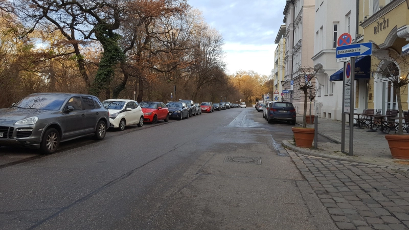 Das Radfahren ist in den Maxanlagen ausgeschlossen. In der Maria-Theresia-Straße herrscht Tempo 30 und Platz für eine Fahrradstraße, findet die SPD. (Foto: SPD Au-Haidhausen)
