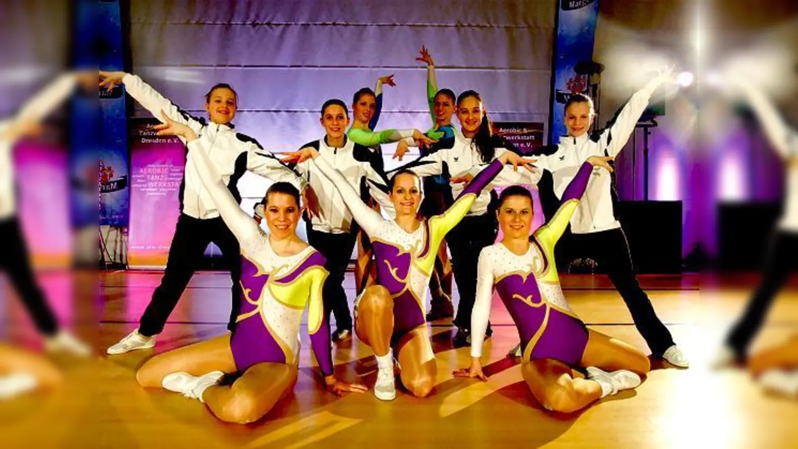 Vorne (jeweils v. l. n. r.): Kathrin Rathgeber, Katharina Düregger, Daniela Dötz. 2. Reihe: Sophie Guist, Jessica Gillmeier, Christina Inioutis, Linda Wöhlert. Hinten: Andrea Dötz, Elisabeth Erhard. 	 (Foto: Privat)