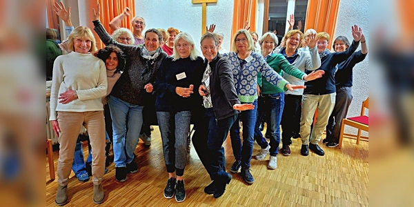 Um beim Seniorenchor mitsingen zu können, braucht man weder Notenkenntnisse noch Chorerfahrung. (Foto: Seniorenchor)