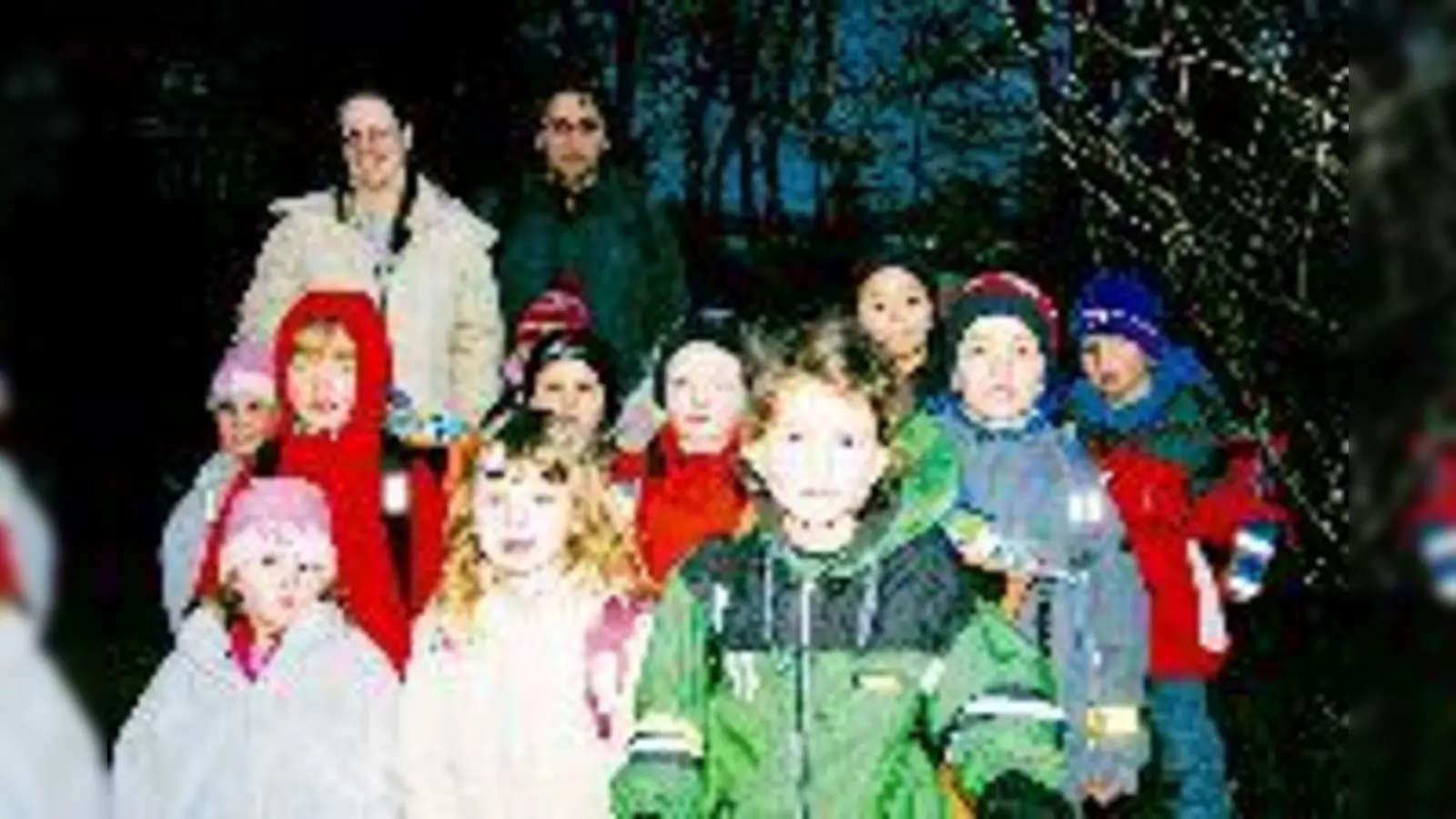 Bus mit Füßen: die Erstklässler der Grundschule an der Forellenstraße lernen spielerisch, sich selbstständig im Straßenverkehr zu bewegen.	 (Foto: ms)