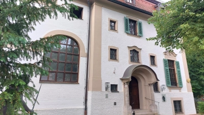Die Monacensia im Hildebrandhaus, das Literaturarchiv der Stadt München, zeigt die Ausstellung „Literatur &amp; Haltung“ über Rachel Salamander bis März 2028. (Foto: bas)