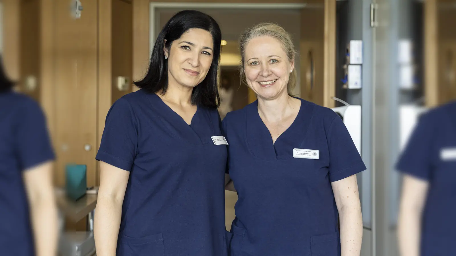 Kinderärztin Azra Kukolj (links) betreut seit Anfang Mai, zusammen mit Dr. Veronika Spranger (rechts), die kleinen Patienten im MVZ Kreisklinik Ebersberg.<br> (Foto: Kreisklinik Ebersberg)